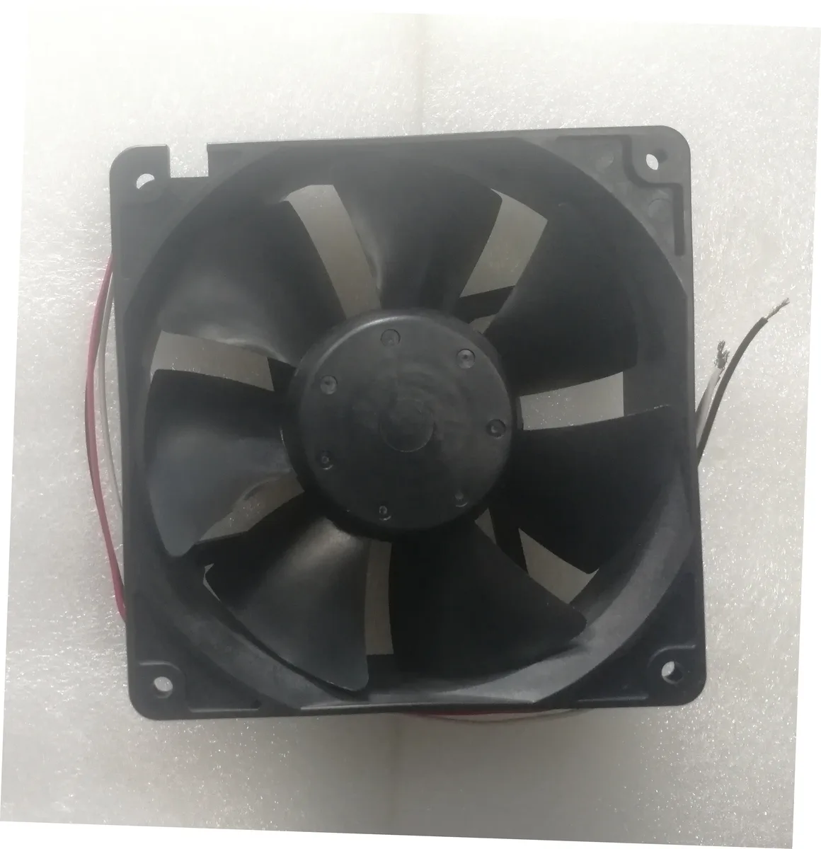 Fans Fans 4715KL-05W-B39 24V 0.4A 12038 case fan — product photo