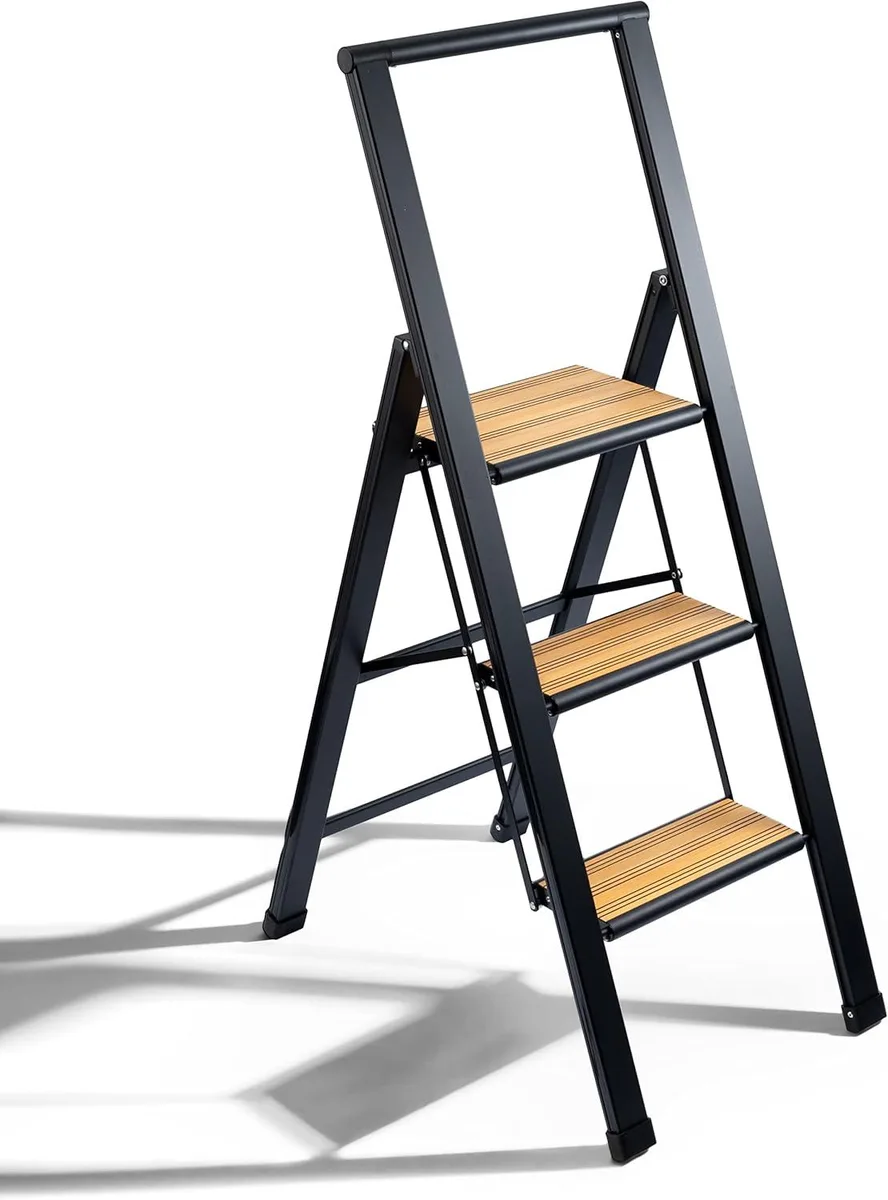 Three-step folding ladder with bamboo top and black aluminium frame