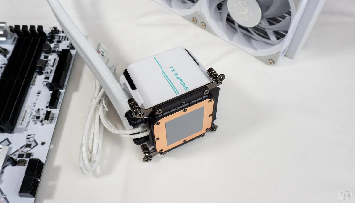 ASUS ASUS TX 360 ARGB Liquid Cooler — product photo