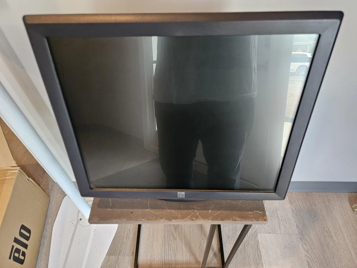 Elo Touch Solutions Elo Touch Solutions ET1915L-8CWA-1-G 19" point of sale monitor — product photo
