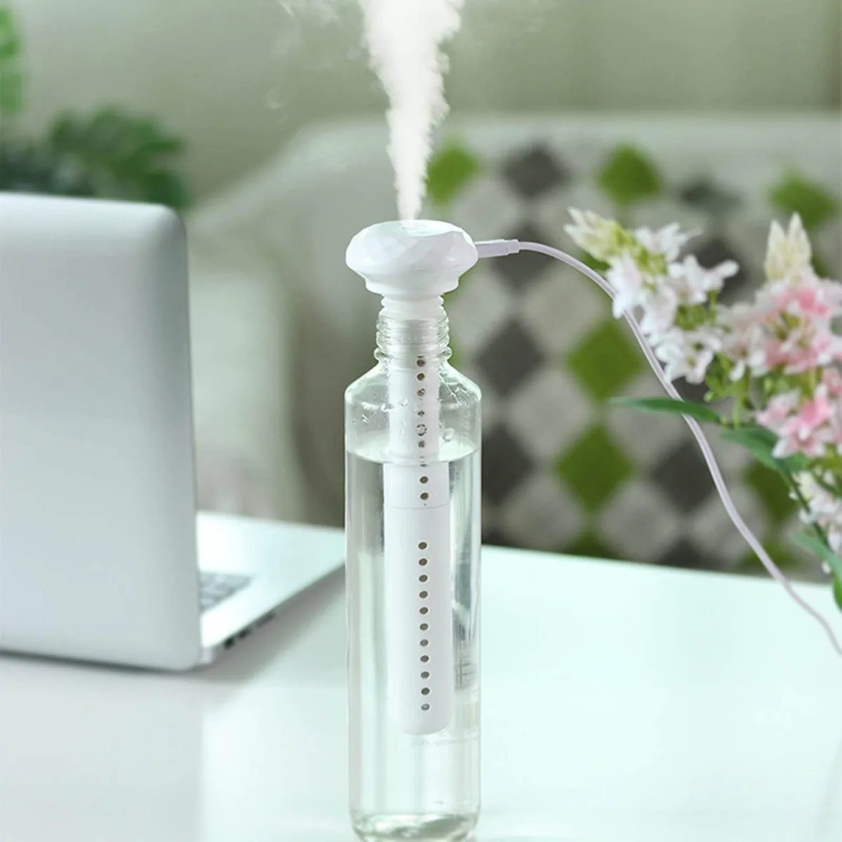 Small white USB humidifier, tankless bottle-top design, 90 g