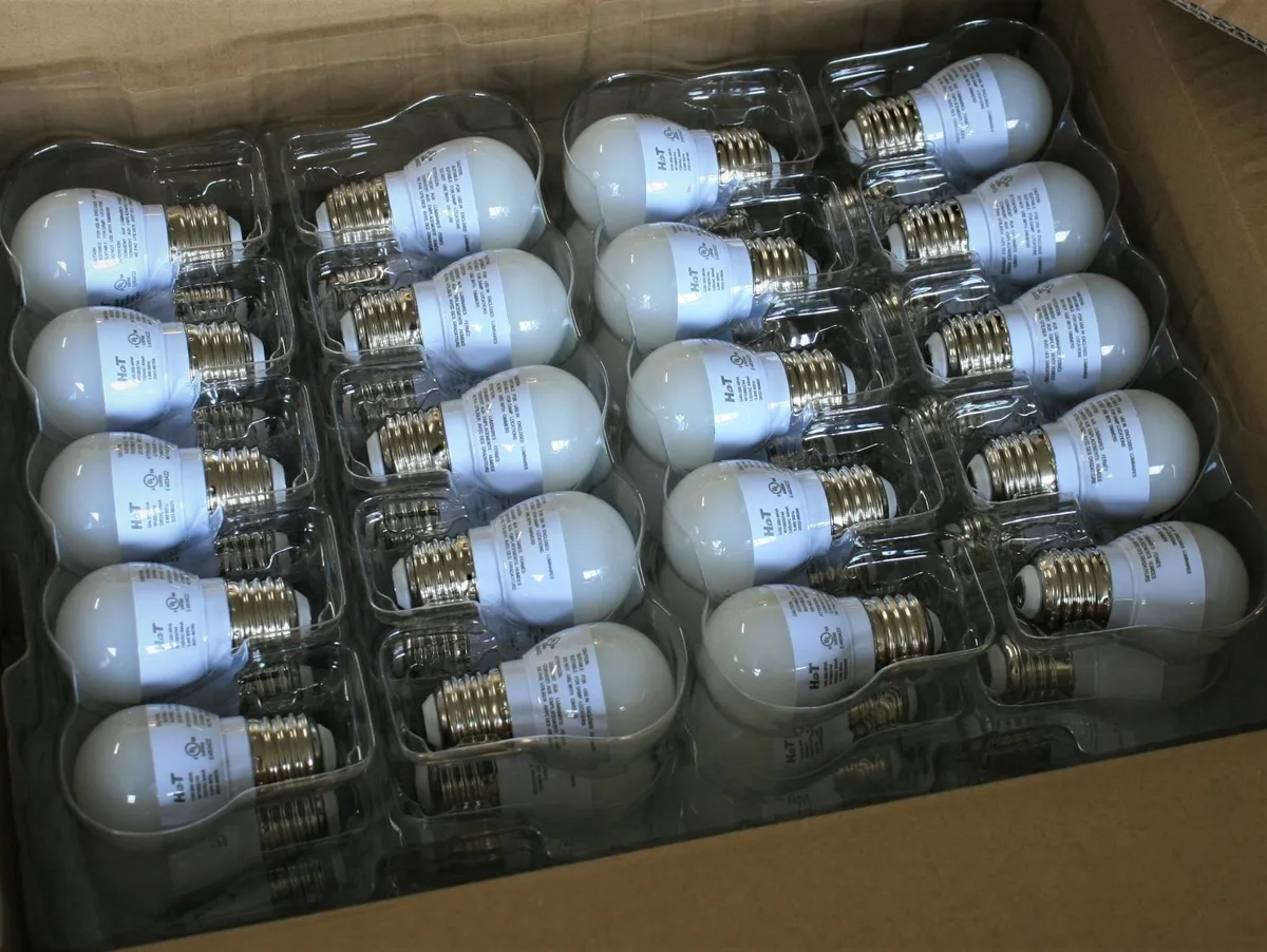 Box of 120 E26 LED appliance bulbs 3.8W cool white