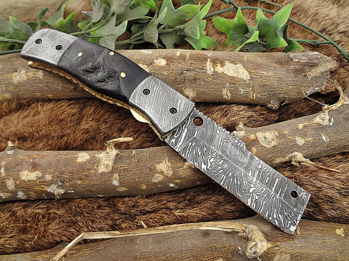 Damascus Depot Damascus Depot Folding Knife 3.5" Blade Natural Lamb Horn Scale 7.5" Overall — product photo