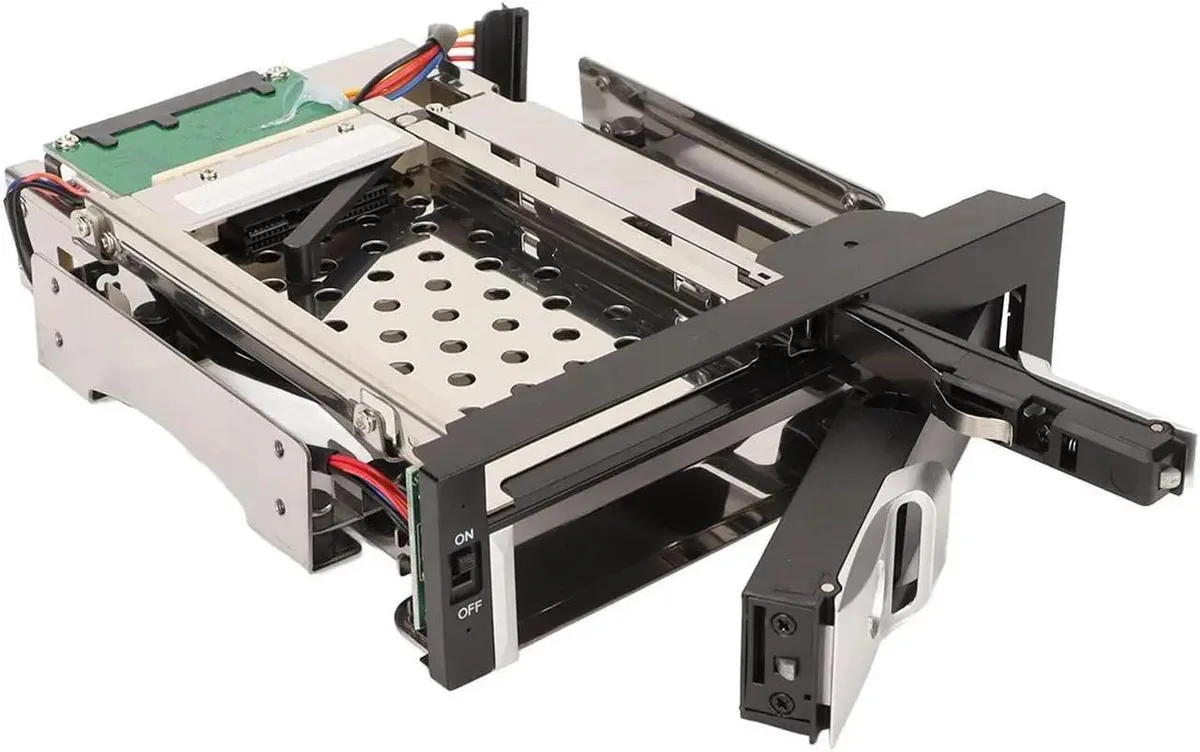 SMUGDESK SMUGDESK Dual Bay SATA III Mobile Rack for 2.5 and 3.5 Inch Drives — product photo