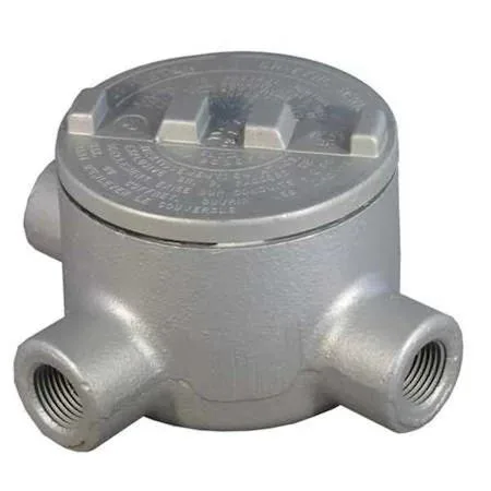 Iron conduit outlet body with rounded back and threaded hub