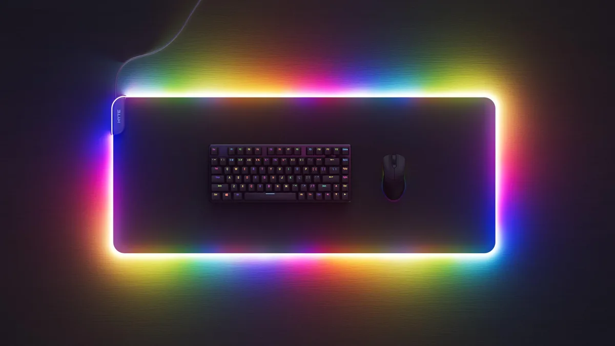 HYTE HYTE CNVS RGB DESKMAT 900 x 370 mm mouse pad — product photo
