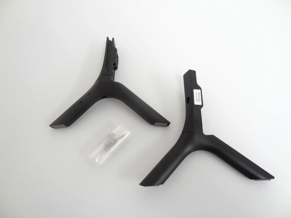 SAMSUNG SAMSUNG QN32Q50RAF Stand Legs with Screws — product photo