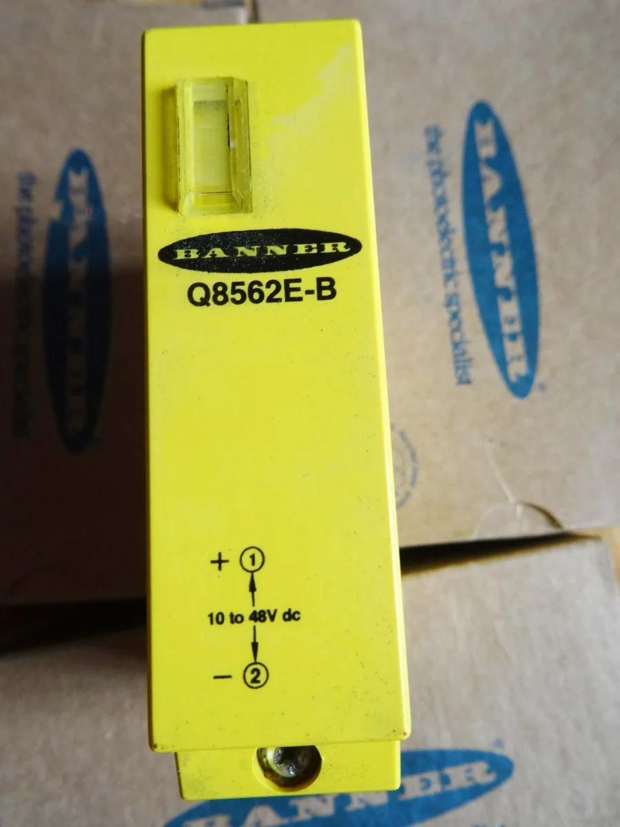 Banner Banner Q8562E-B Photoelectric Emitter 10-48V DC 23m Range — product photo
