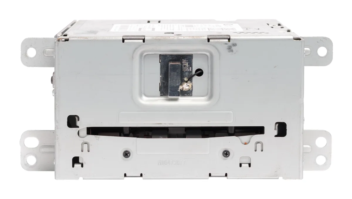1 Factory Radio 1 Factory Radio 23378512 AM-FM CD Receiver for 2014-2016 Chevrolet Caprice — product photo