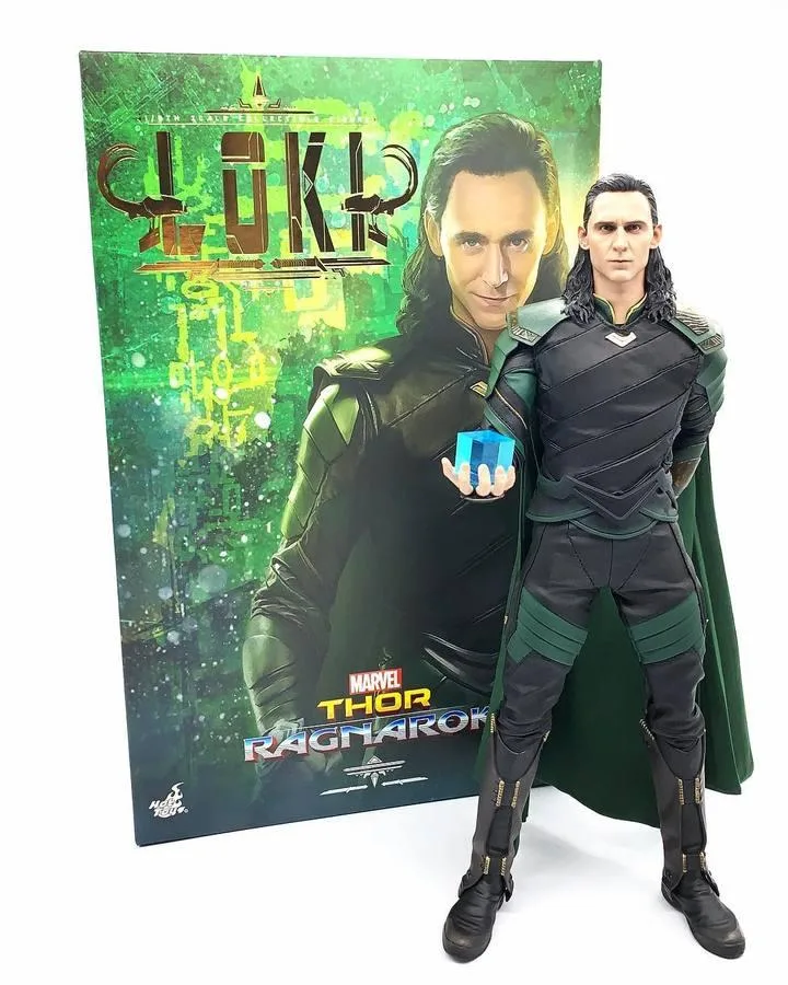 Hot Toys Hot Toys MMS472 Loki 1/6 Scale Collectible Figure 30 Points 12.2 Inches — product photo