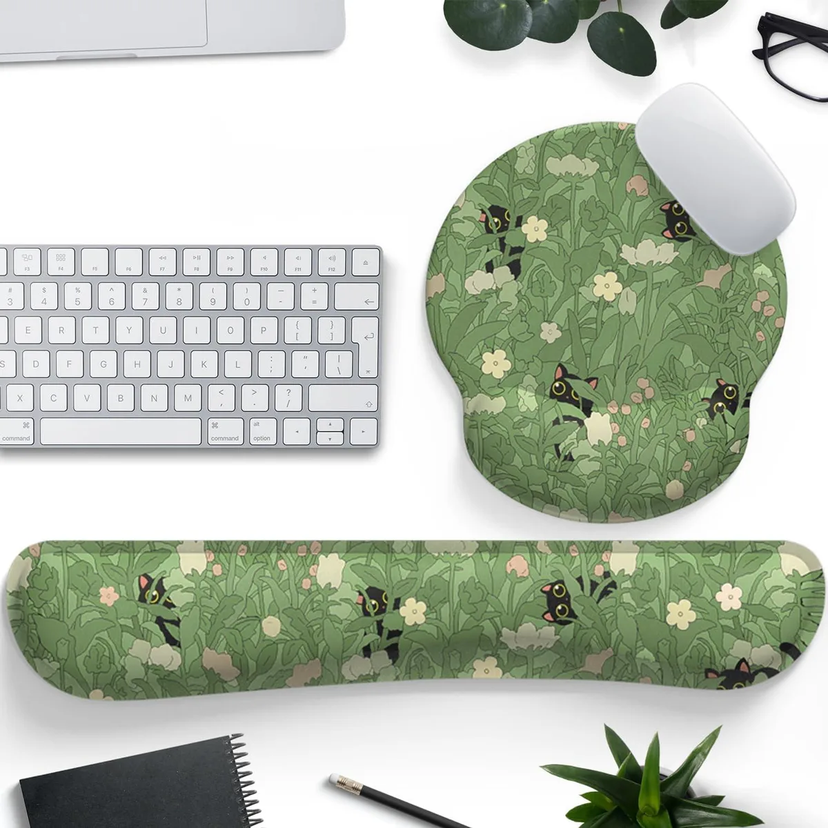 Kenuco Kenuco Green Hide Out Cat 2-in-1 Wrist Rest Set mouse pad — product photo