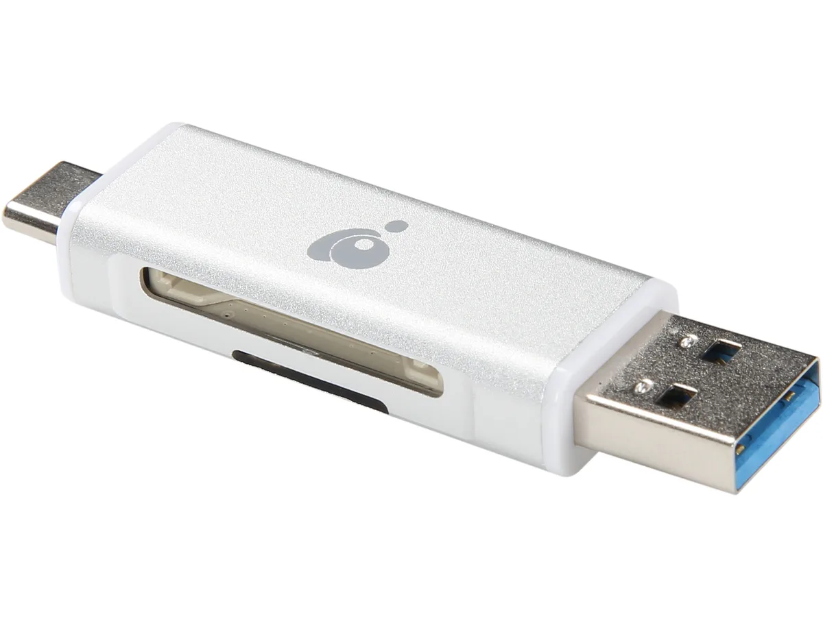 IOGEAR IOGEAR GFR3C12 SD/microSD USB-C / USB-A card reader — product photo