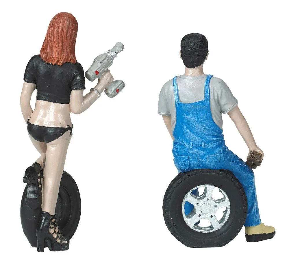 Motorhead Miniatures Motorhead Miniatures Michele and Derek Tire Brigade 2 piece Figurine Set 1/18 — product photo