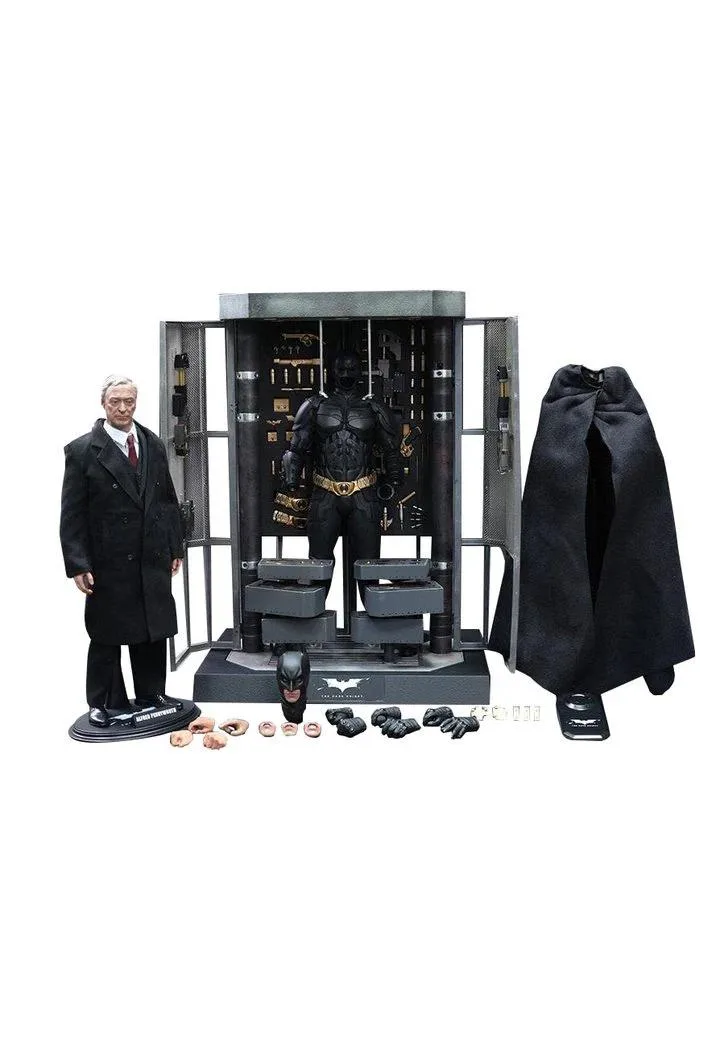 Hot Toys Hot Toys MMS235 The Dark Knight Batman Armory With Alfred Pennyworth action figure — product photo