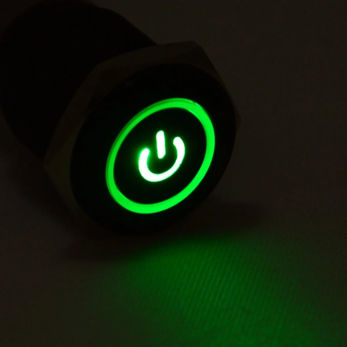 JacobsParts Inc. JacobsParts Inc. LTCH-O3-GRN Momentary Pushbutton Disconnect 16mm IP67 250V 3A Green LED — product photo