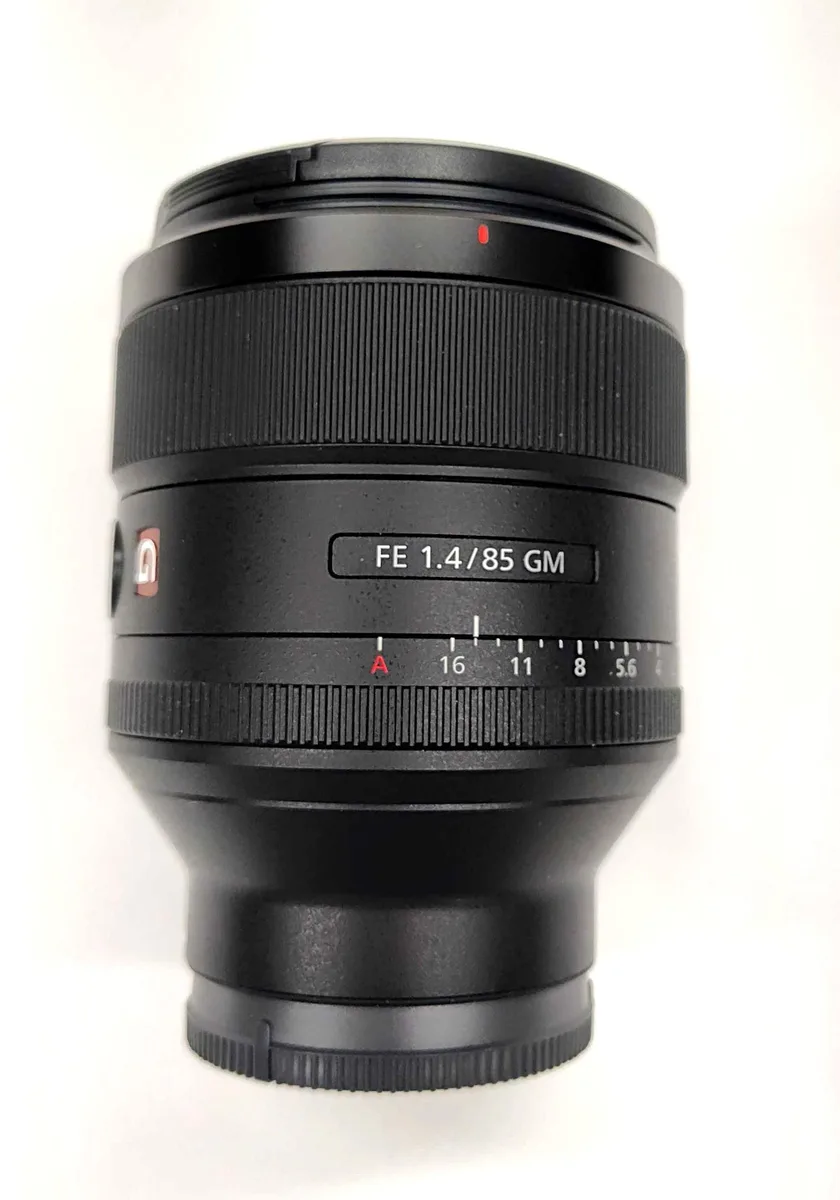 Sony Sony SEL85F14GM 85 mm f/1.4 G Master camera lens — product photo
