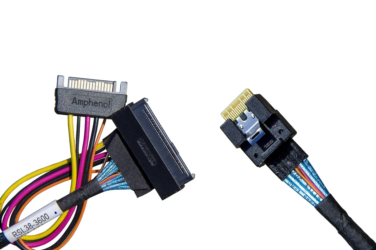 Vszerda Vszerda RSL38-3600-AX1 SFF-8654 38Pin to SFF-8639 68Pin sata cable 75cm — product photo