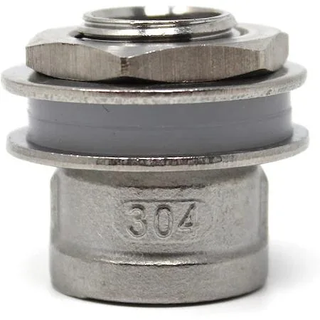Stainless steel weldless bulkhead fitting with threaded ends
