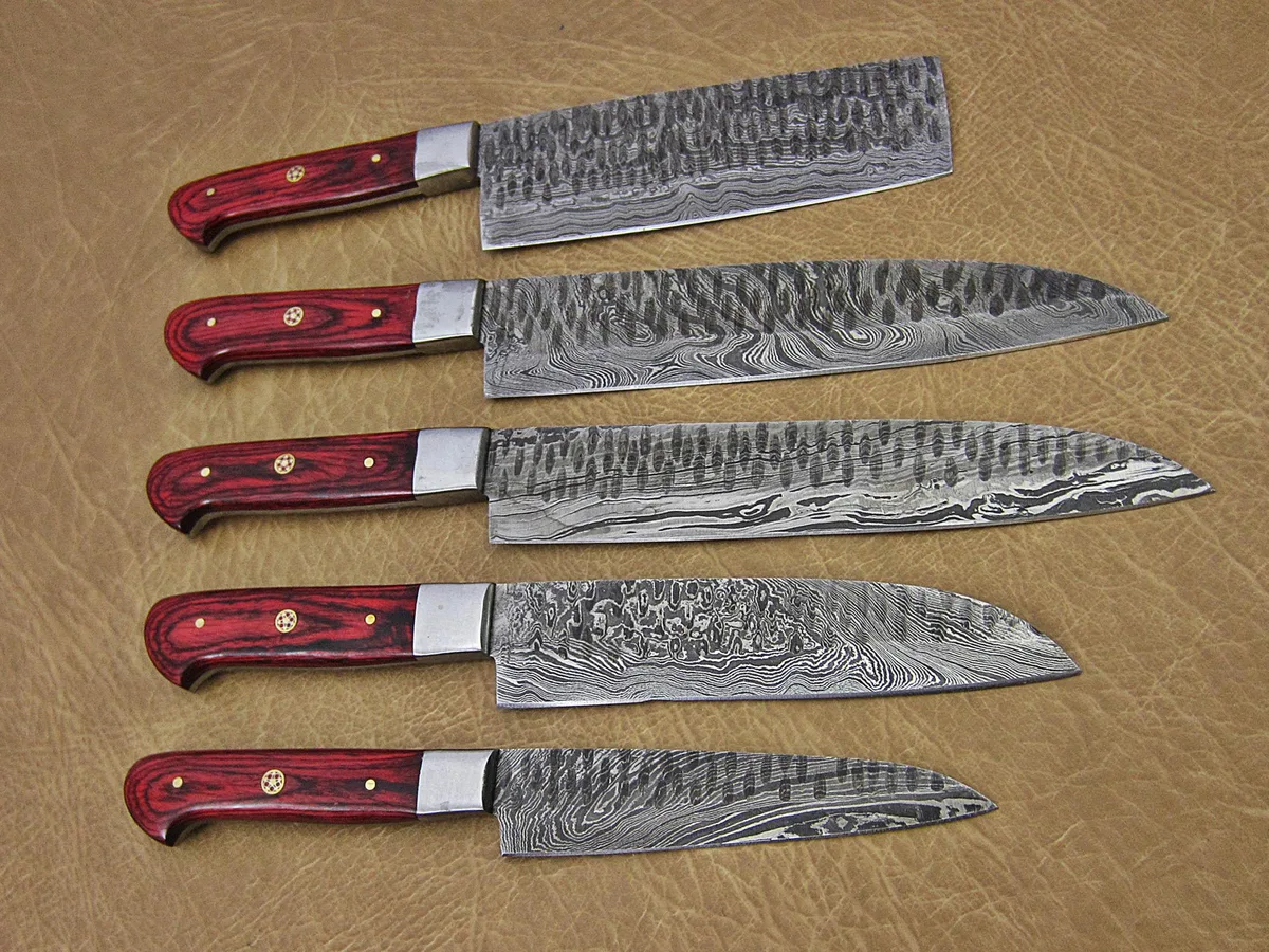 Damascus Depot Damascus Depot 5-Piece Hammered Damascus Knife Set Red — product photo