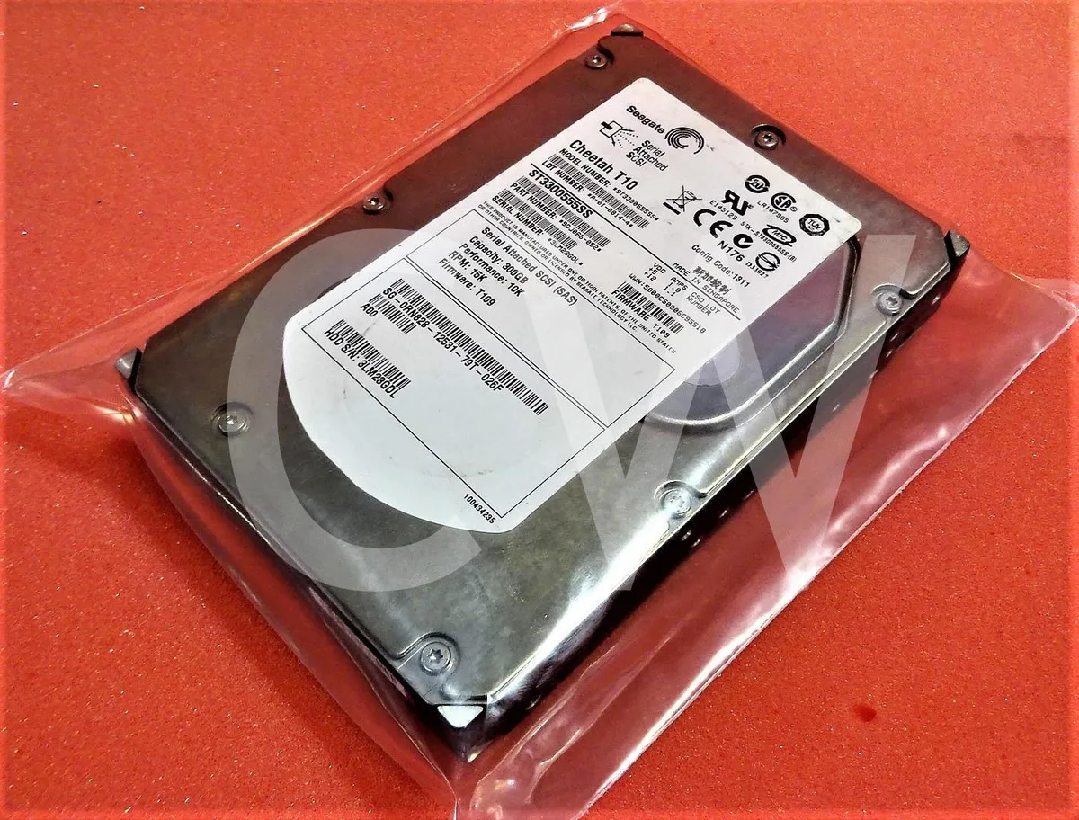 DELL DELL 300GB 15000RPM 3.5" SAS 16MB 0RN828 ST3300555SS internal hard drive — product photo