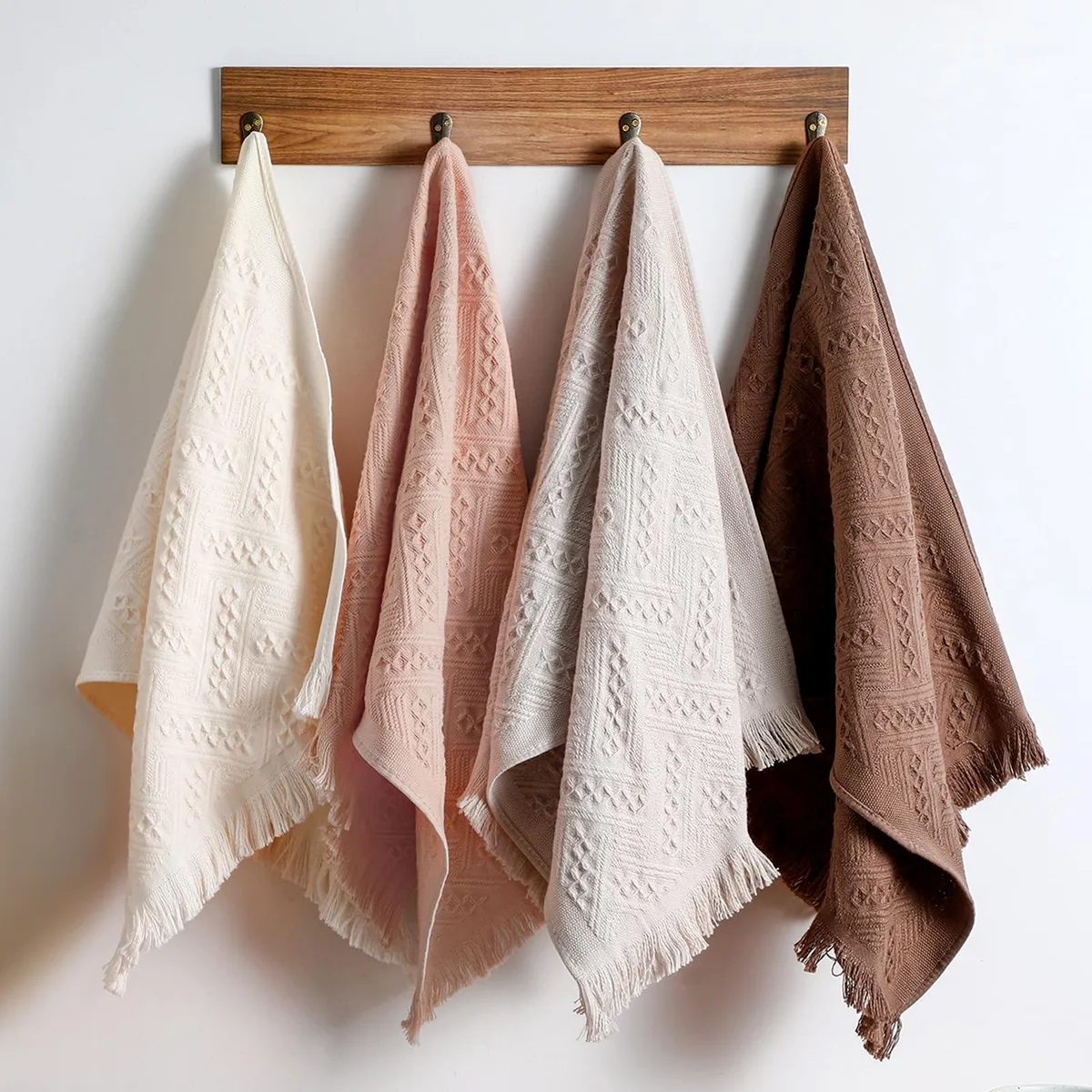  Lavish Home GOH1219 4 Pack 14x30 Inch Bath Towels — product photo