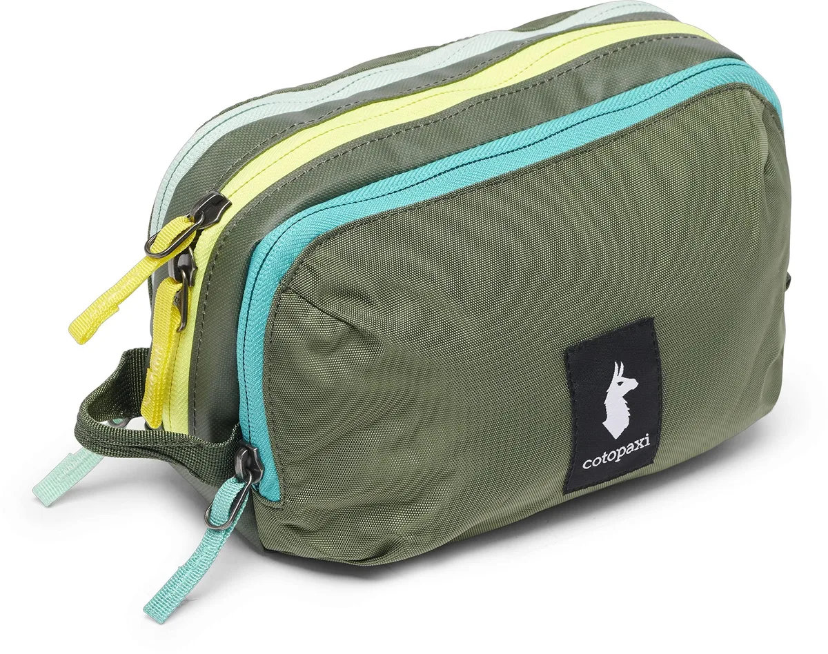 Rectangular Spruce nylon bag with side handle and front zip pocket
