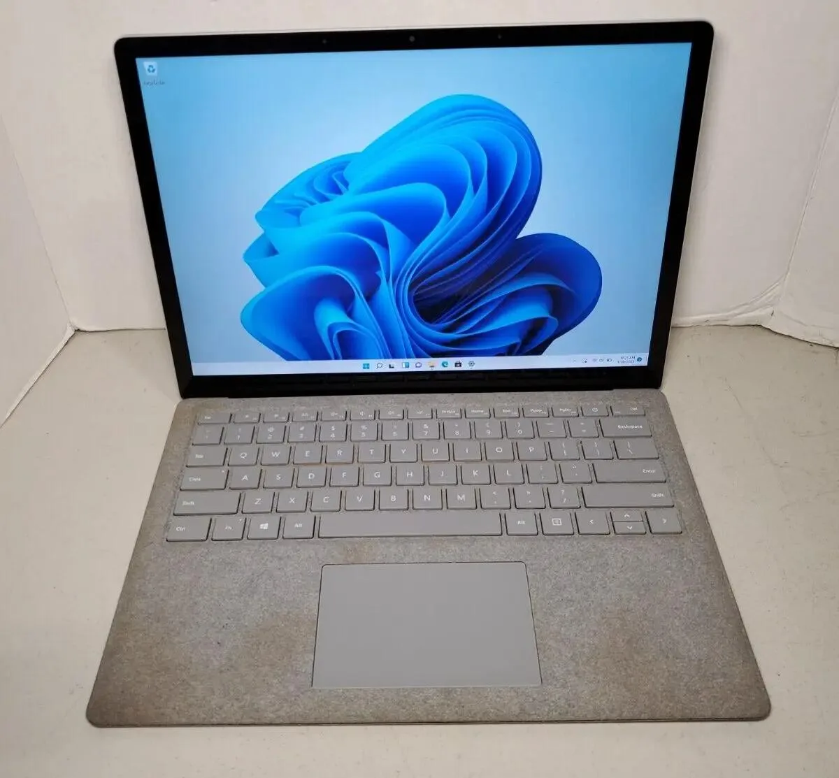 SURFACE SURFACE Laptop 2 i5-8350U 8GB 256GB 13.5" Windows 11 Pro Silver — product photo
