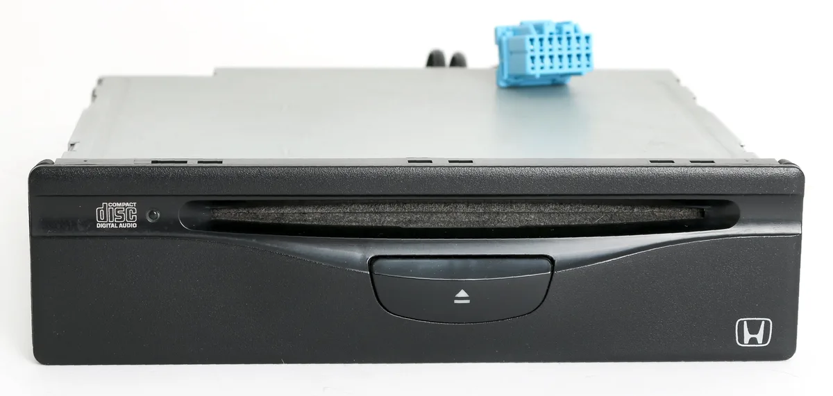 1 Factory Radio 1 Factory Radio 08A06-1A1-050 CD Receiver Honda CR-V 1999-2001 — product photo