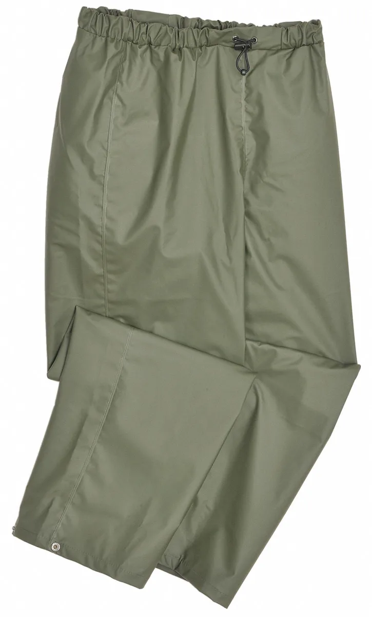 Army-green PVC polyester rain trousers, snap ankles, elastic waist