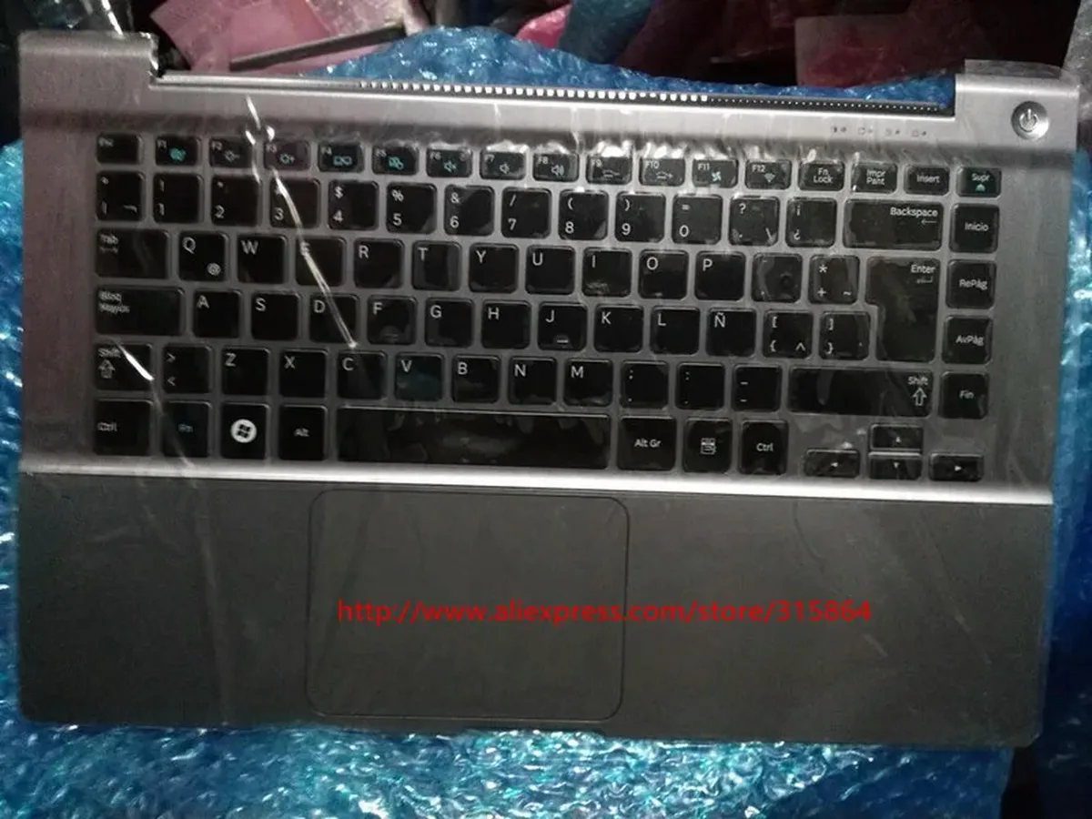 OIAGLH OIAGLH Latin Laptop Keyboard with Touchpad Palmrest for NP700Z4A NP700Z4B 700Z4C — product photo