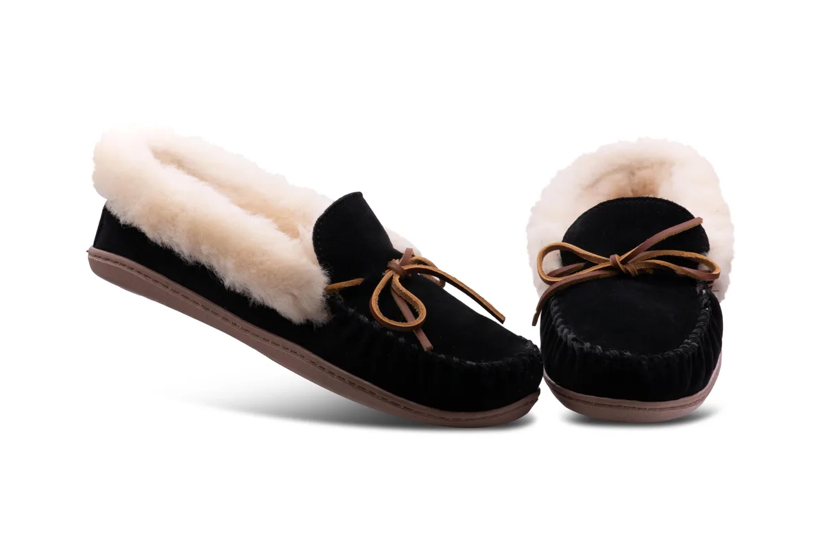 MINNETONKA MINNETONKA Womens Alpine Sheepskin Moccasin Black Suede Size 8 — product photo