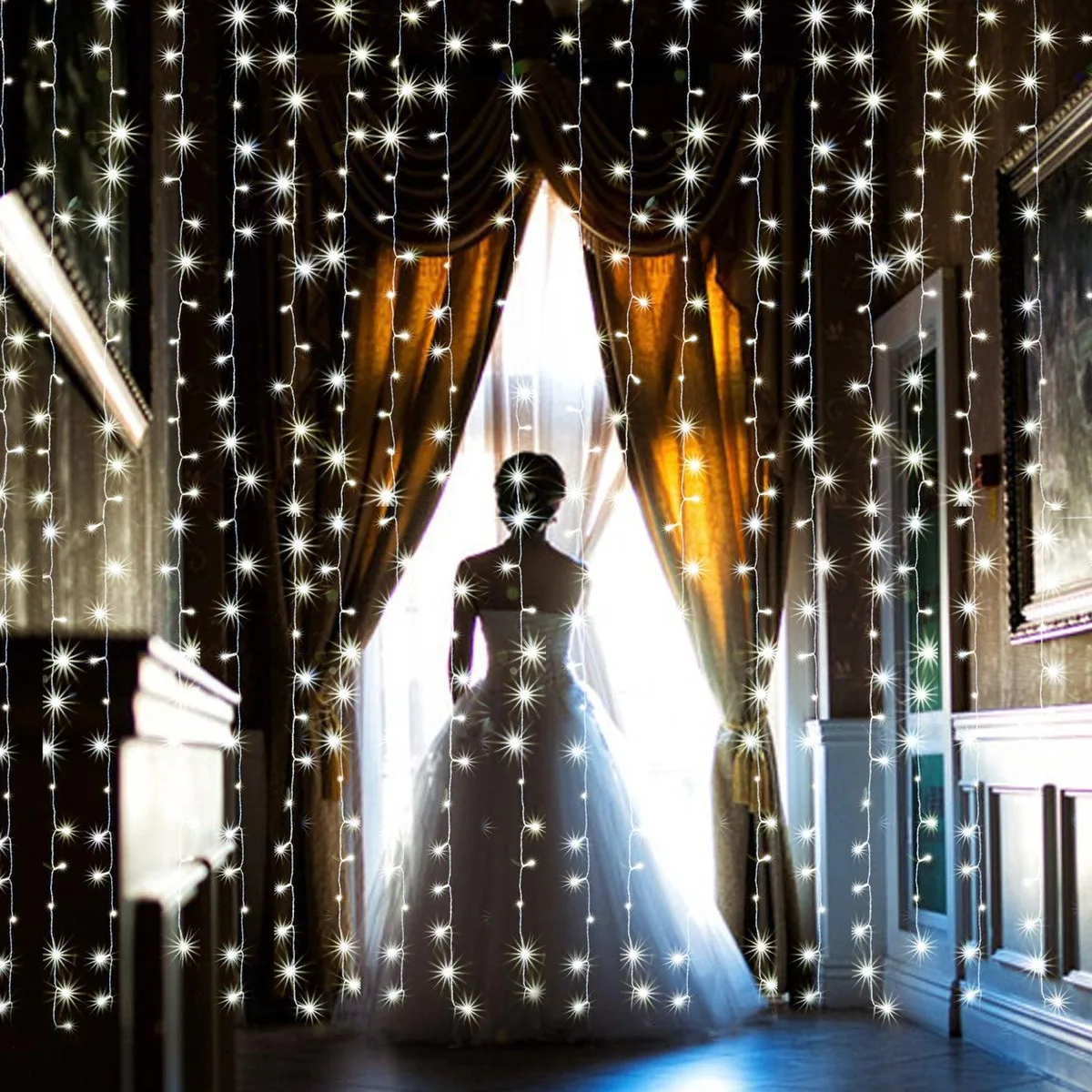 White LED curtain light, 300 LEDs on 10 vertical strings, plastic finish, 3 m wide
