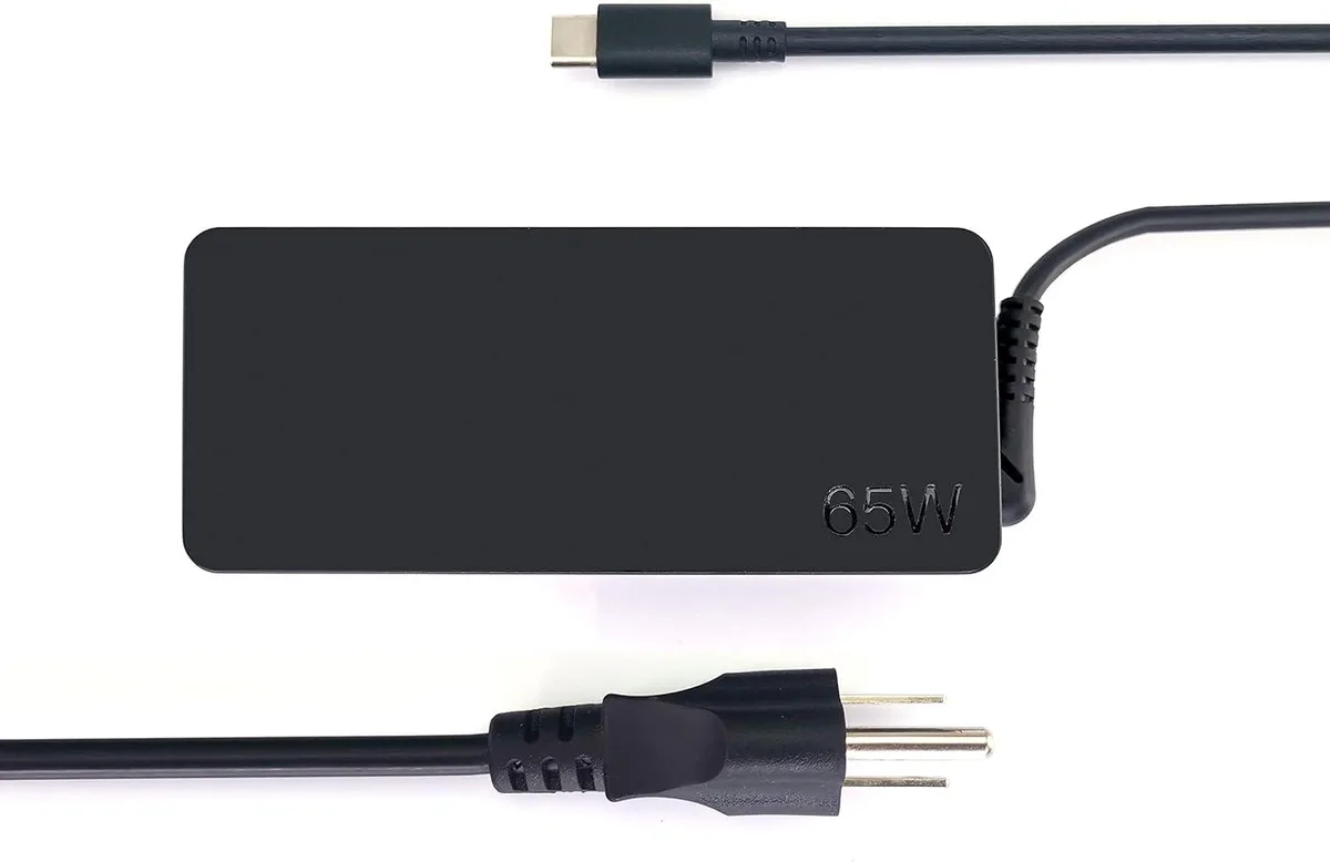 PISKEKAT PISKEKAT 65W USB-C AC adapter with power cord — product photo