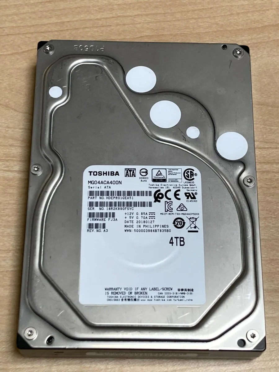 Toshiba Toshiba MG04ACA400N 4 TB 3.5 SATA internal hard drive — product photo