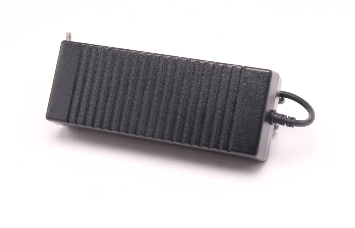 HP HP Compaq AC Adapter 120W PA-1121-12HC 393946-001 power adapter — product photo