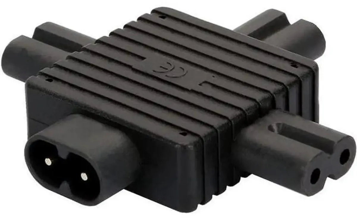 SMUGDESK SMUGDESK IEC320 C8 to 3xC7 Power Adapter — product photo