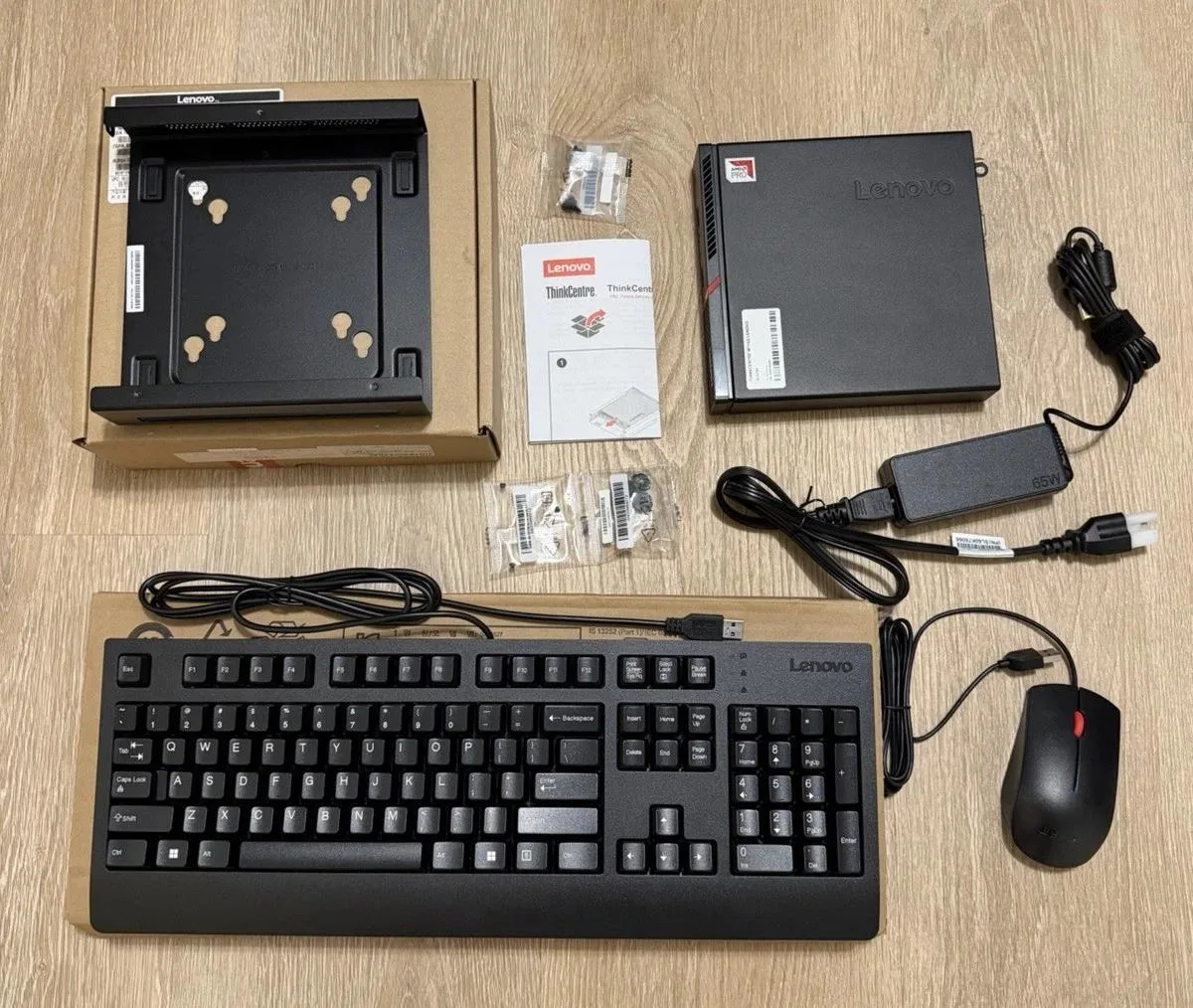 Lenovo Lenovo ThinkCentre M715q AMD A12 Pro-8870E 2.9 8GB 512GB Windows 10 Pro desktop PC — product photo