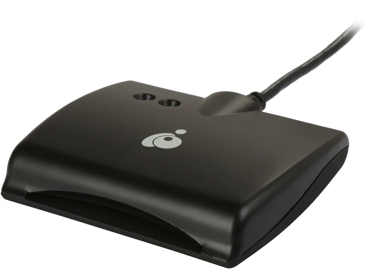 IOGEAR IOGEAR GSR205 USB-C Smart Card Reader — product photo
