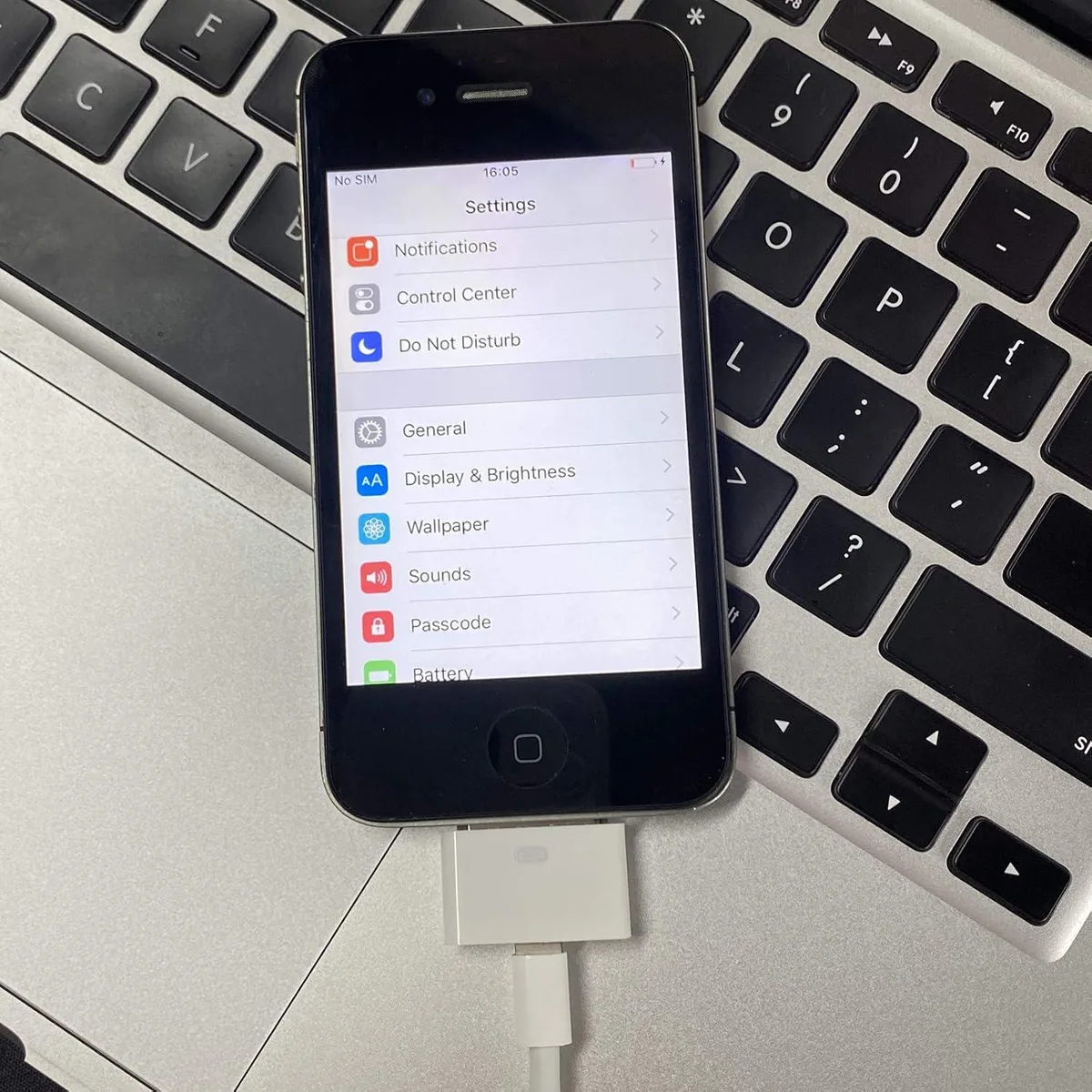 Boxwave Boxwave Lightning to 30 Pin Adapter White — product photo