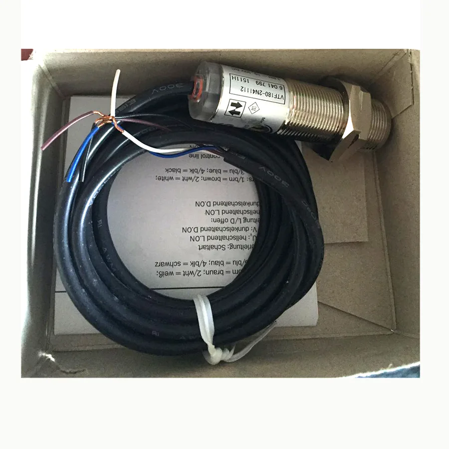 Sick Sick VTF180-2N41112 Cylindrical Photoelectric Sensor NPN — product photo