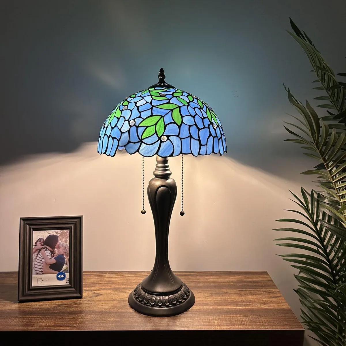 XIN CHENG TIFFANY LIGHTING XIN CHENG TIFFANY LIGHTING Tiffany Table Lamp Blue Stained Glass Green Leaves — product photo