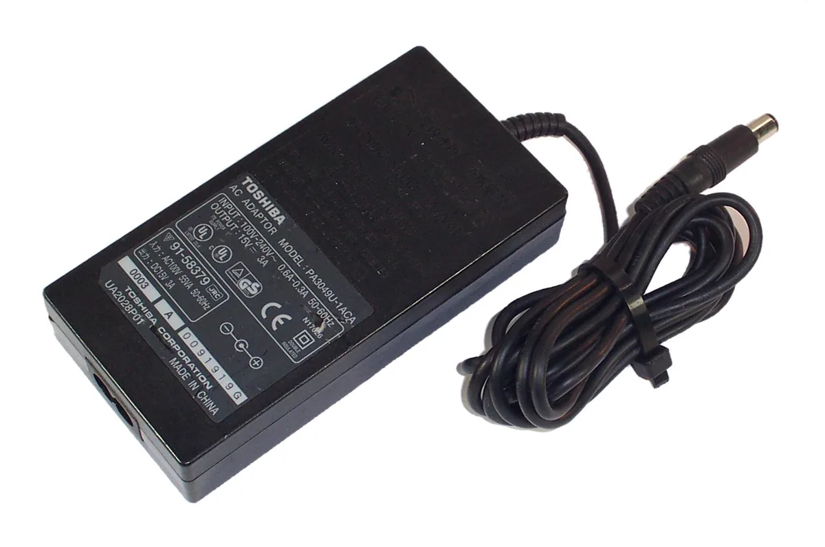Toshiba Toshiba PA3049U-1ACA 45W 15V AC Adapter — product photo